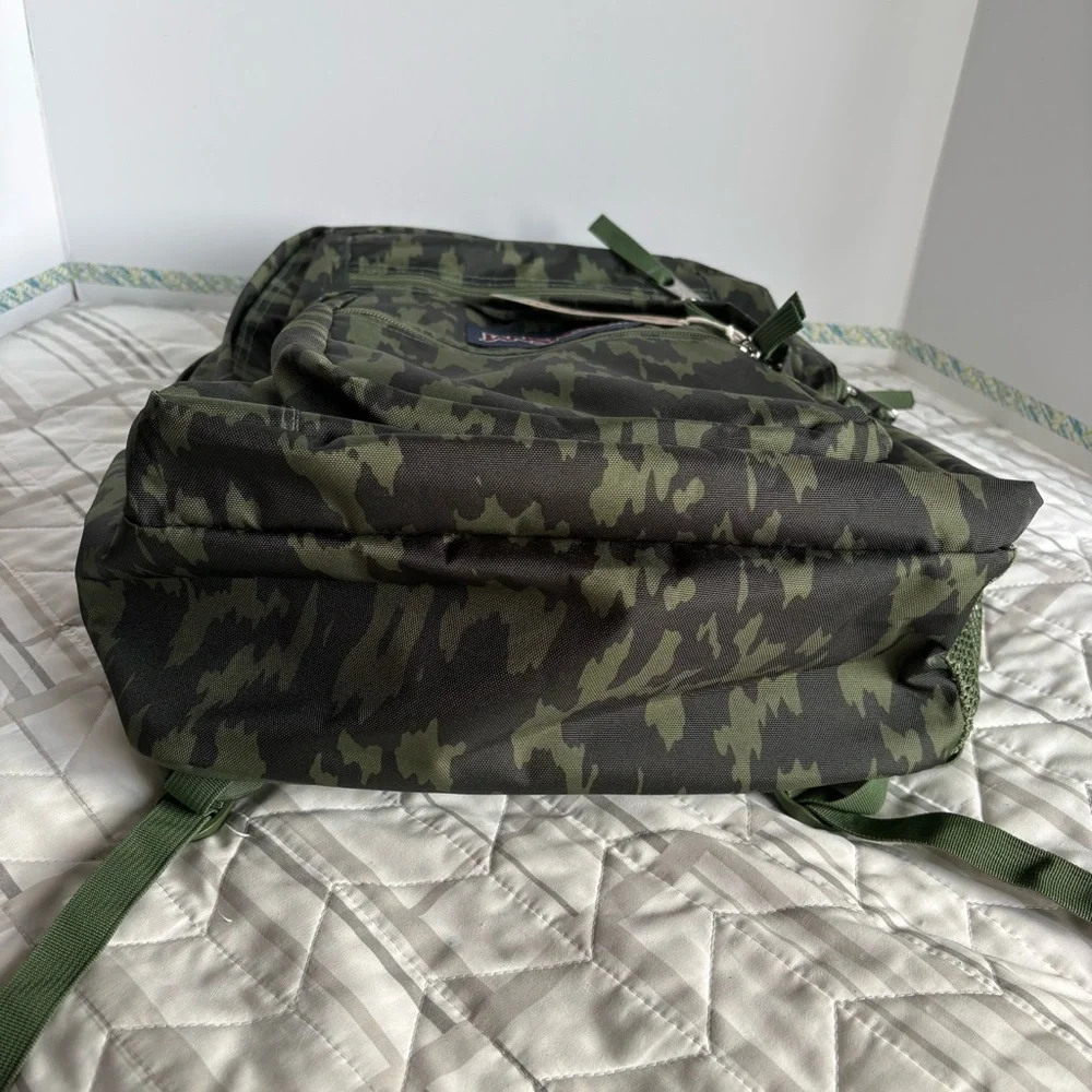 Jansport Big Student Camo Illusion Laptop Backpack, NWT. JS0A47JK